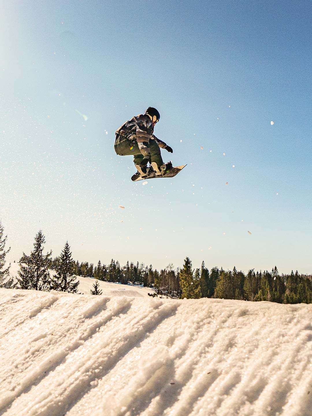 Lautailija hyppää.