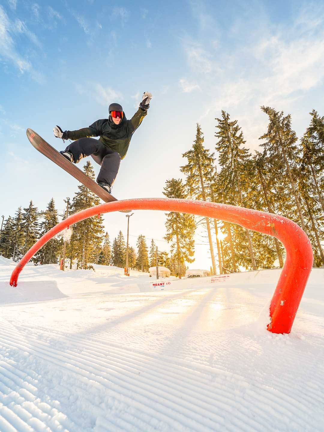 Lautailija hyppää.