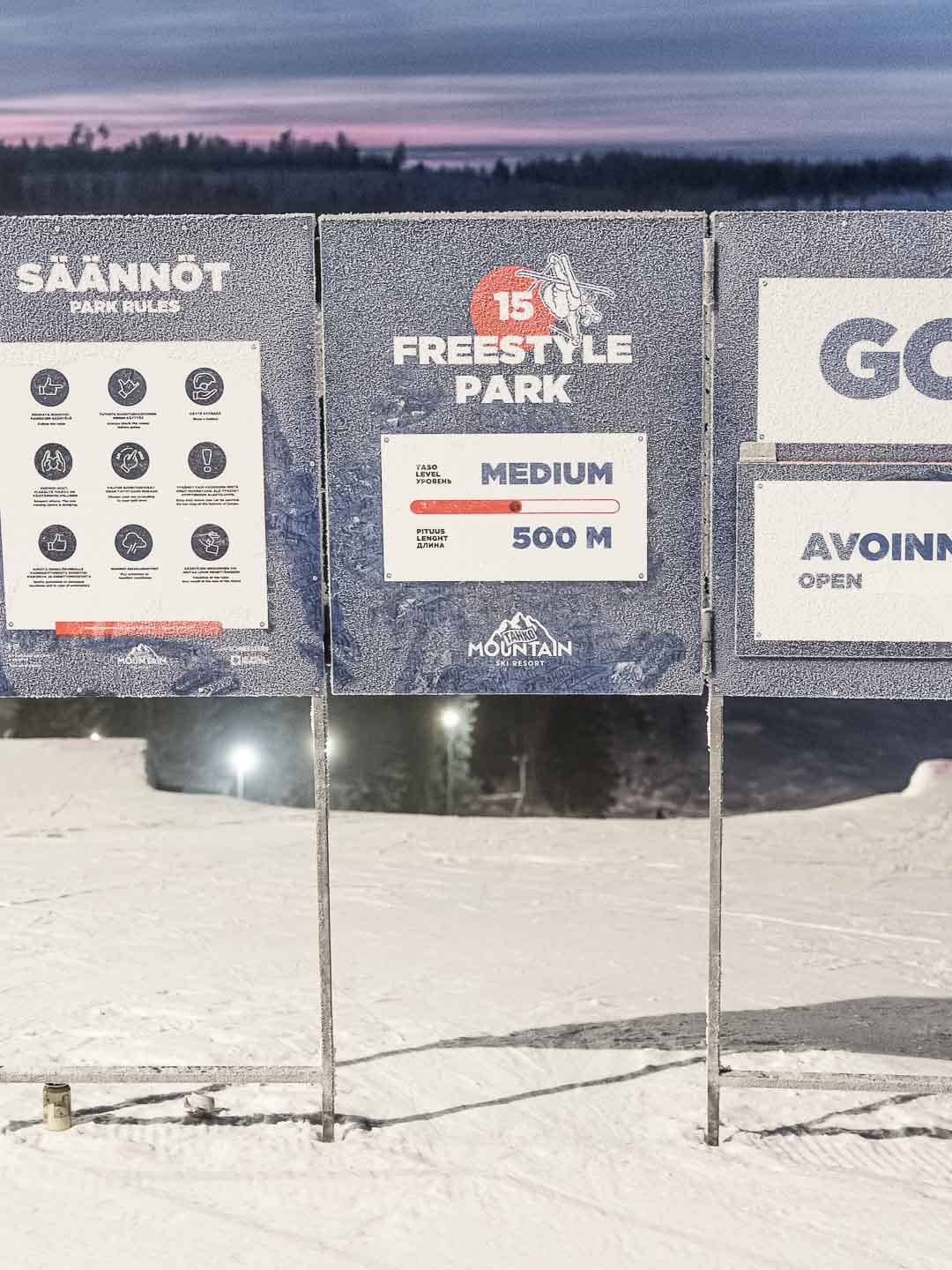 Freestyle Park -kylttejä.