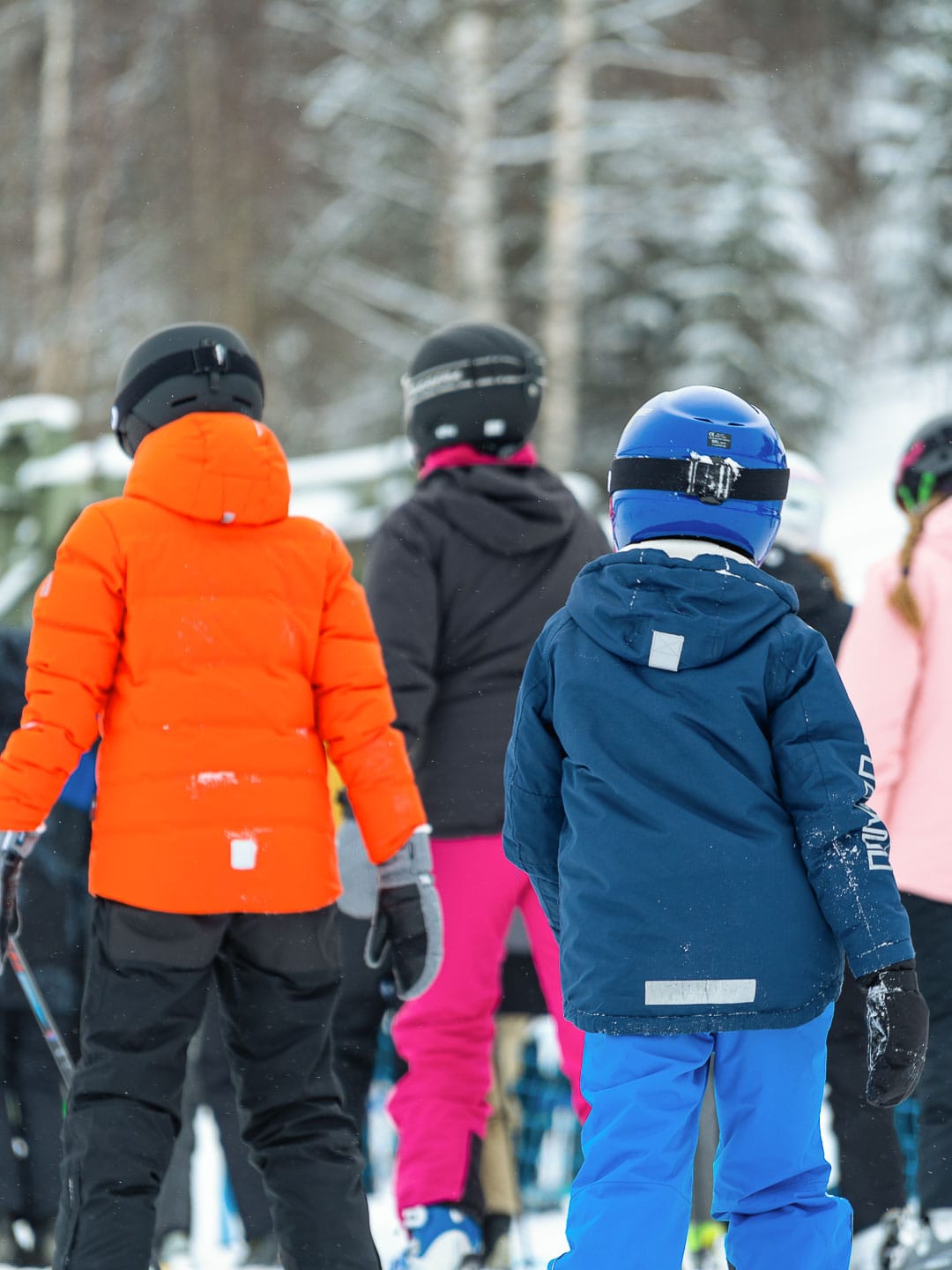 Laskijoita hissijonossa.